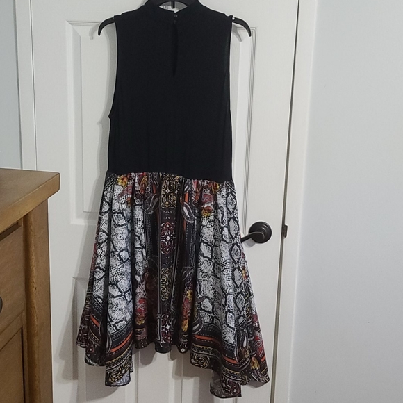 Dress - Picture 3 of 4